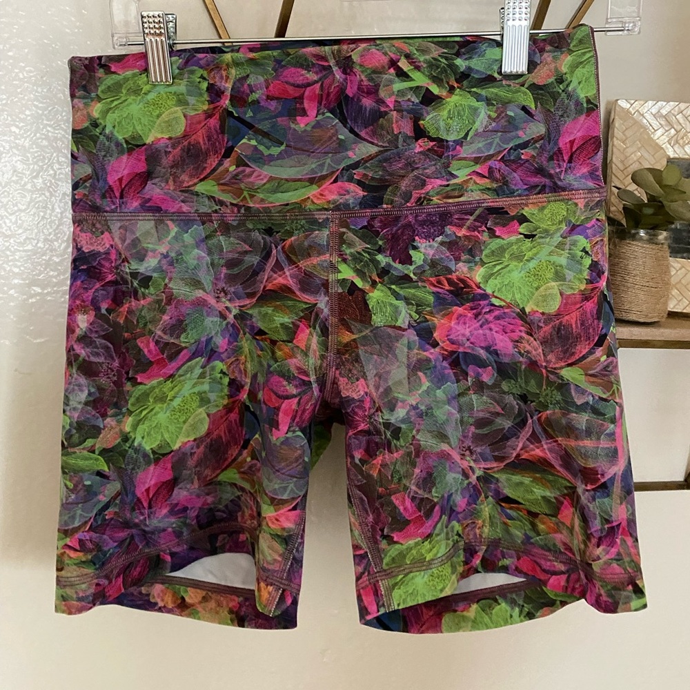 Lululemon Wunder Train Floral Shorts 6”